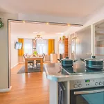 Sleeping - Red House - Grosses Haus Fuer Gruppen Mit 2 - 15 Betten - 2 Kuechen - Parkplaetze - Self Check-in * Bielefeld
