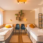 Sleeping - Red House - Grosses Haus Fuer Gruppen Mit 2 - 15 Betten - 2 Kuechen - Parkplaetze - Self Check-in Dom wakacyjny Bielefeld