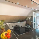 Sleeping - Red House - Grosses Haus Fuer Gruppen Mit 2 - 15 Betten - 2 Kuechen - Parkplaetze - Self Check-in * Bielefeld