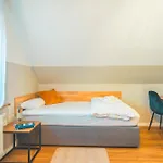 Sleeping - Red House - Grosses Haus Fuer Gruppen Mit 2 - 15 Betten - 2 Kuechen - Parkplaetze - Self Check-in * Bielefeld