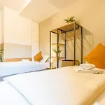 Sleeping - Red House - Grosses Haus Fuer Gruppen Mit 2 - 15 Betten - 2 Kuechen - Parkplaetze - Self Check-in Dom wakacyjny