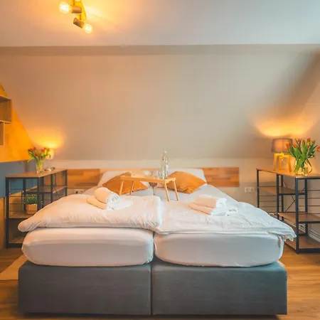 Sleeping - Red House - Großes Haus Für Gruppen Mit 2 - 15 Betten - 2 Küchen - Parkplätze - Self Check-in Ferienhaus Bielefeld