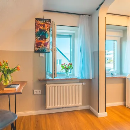 Ferienhaus Sleeping - Red House - Großes Haus Für Gruppen Mit 2 - 15 Betten - 2 Küchen - Parkplätze - Self Check-in