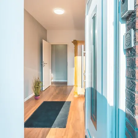 Sleeping - Red House - Grosses Haus Fuer Gruppen Mit 2 - 15 Betten - 2 Kuechen - Parkplaetze - Self Check-in Feriehus Bielefeld