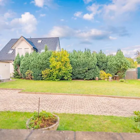 Vakantiehuis Sleeping - Red House - Grosses Haus Fuer Gruppen Mit 2 - 7 Schlafzimmern - 2 Kuechen - Parkplaetze - Self Check-in Bielefeld