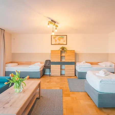 Sleeping - Red House بيت للعطل *