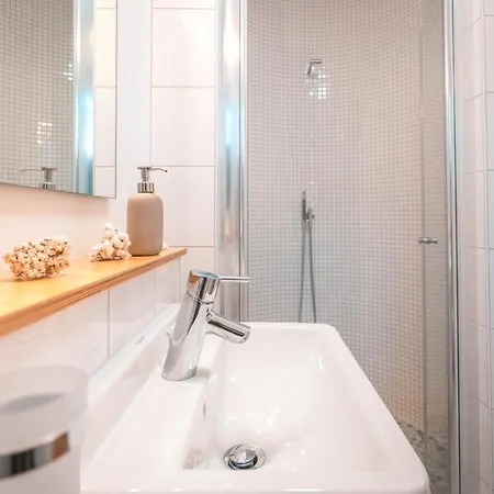 Sleeping - Red House *