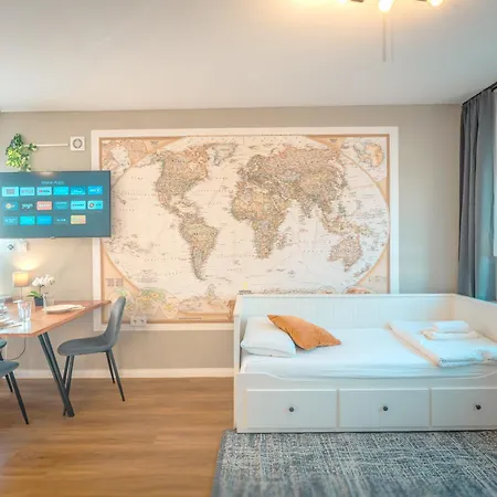 Feriehus Sleeping - Red House - Grosses Haus Fuer Gruppen Mit 2 - 15 Betten - 2 Kuechen - Parkplaetze - Self Check-in