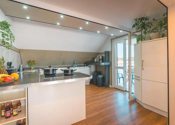 Sleeping - Red House - Grosses Haus Fuer Gruppen Mit 2 - 15 Betten - 2 Kuechen - Parkplaetze - Self Check-in Nyaraló Bielefeld