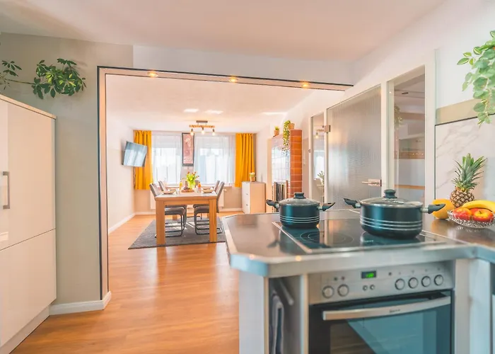 Sleeping - Red House - Grosses Haus Fuer Gruppen Mit 2 - 15 Betten - 2 Kuechen - Parkplaetze - Self Check-in * Bielefeld