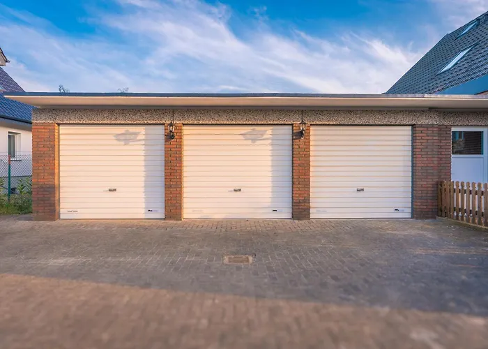 Nyaraló Sleeping - Red House - Grosses Haus Fuer Gruppen Mit 2 - 15 Betten - 2 Kuechen - Parkplaetze - Self Check-in *