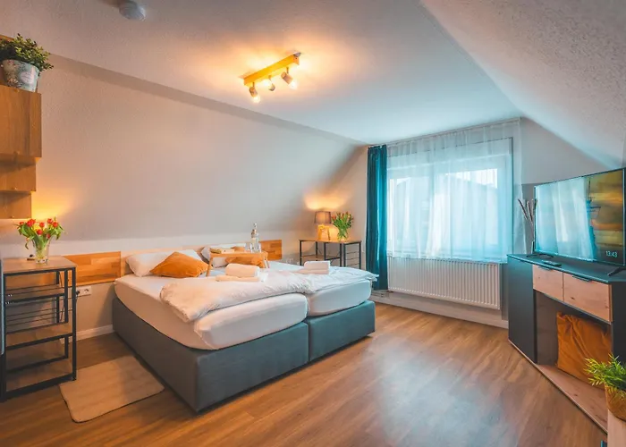 Nyaraló Sleeping - Red House - Grosses Haus Fuer Gruppen Mit 2 - 15 Betten - 2 Kuechen - Parkplaetze - Self Check-in