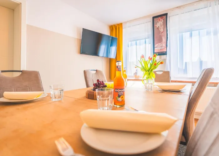 Sleeping - Red House - Grosses Haus Fuer Gruppen Mit 2 - 15 Betten - 2 Kuechen - Parkplaetze - Self Check-in Tatil Evi