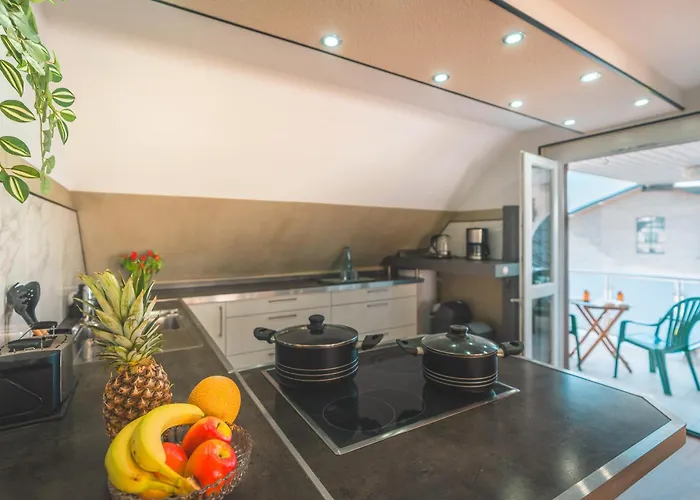 Sleeping - Red House - Grosses Haus Fuer Gruppen Mit 2 - 15 Betten - 2 Kuechen - Parkplaetze - Self Check-in * Bielefeld