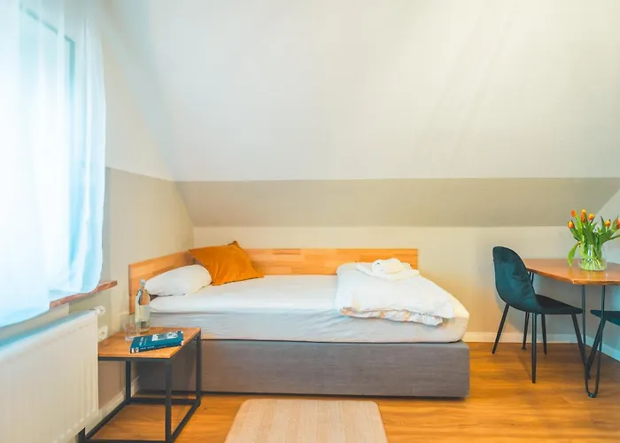 Sleeping - Red House - Grosses Haus Fuer Gruppen Mit 2 - 15 Betten - 2 Kuechen - Parkplaetze - Self Check-in * Bielefeld