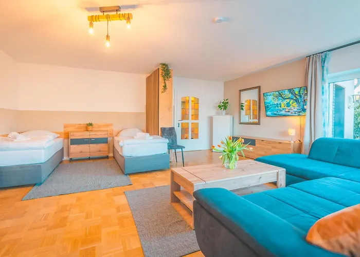 Sleeping - Red House - Grosses Haus Fuer Gruppen Mit 2 - 15 Betten - 2 Kuechen - Parkplaetze - Self Check-in Tatil Evi Bielefeld