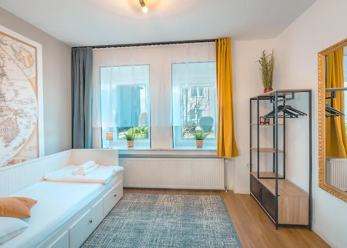 Sleeping - Red House - Grosses Haus Fuer Gruppen Mit 2 - 15 Betten - 2 Kuechen - Parkplaetze - Self Check-in Tatil Evi Bielefeld