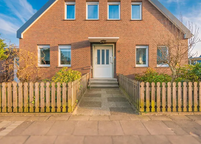 Nyaraló Sleeping - Red House - Grosses Haus Fuer Gruppen Mit 2 - 15 Betten - 2 Kuechen - Parkplaetze - Self Check-in Bielefeld