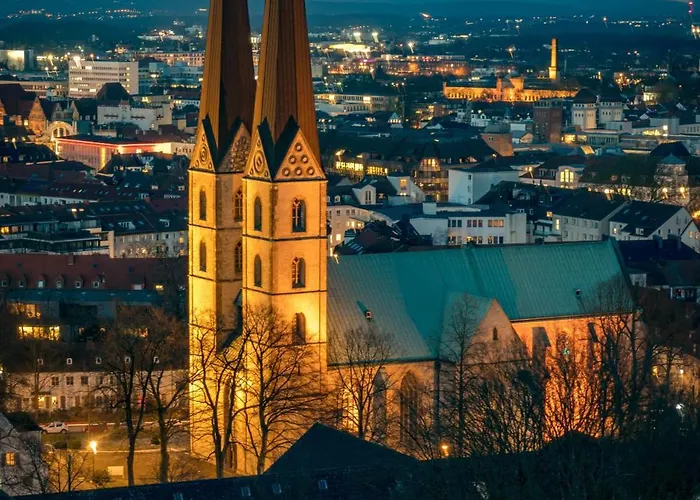 Sleeping - Red House - Grosses Haus Fuer Gruppen Mit 2 - 15 Betten - 2 Kuechen - Parkplaetze - Self Check-in